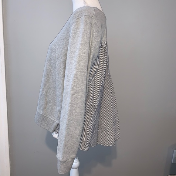 Kensie Gray Pleated Back Sweatshirt - Picture 5 of 7